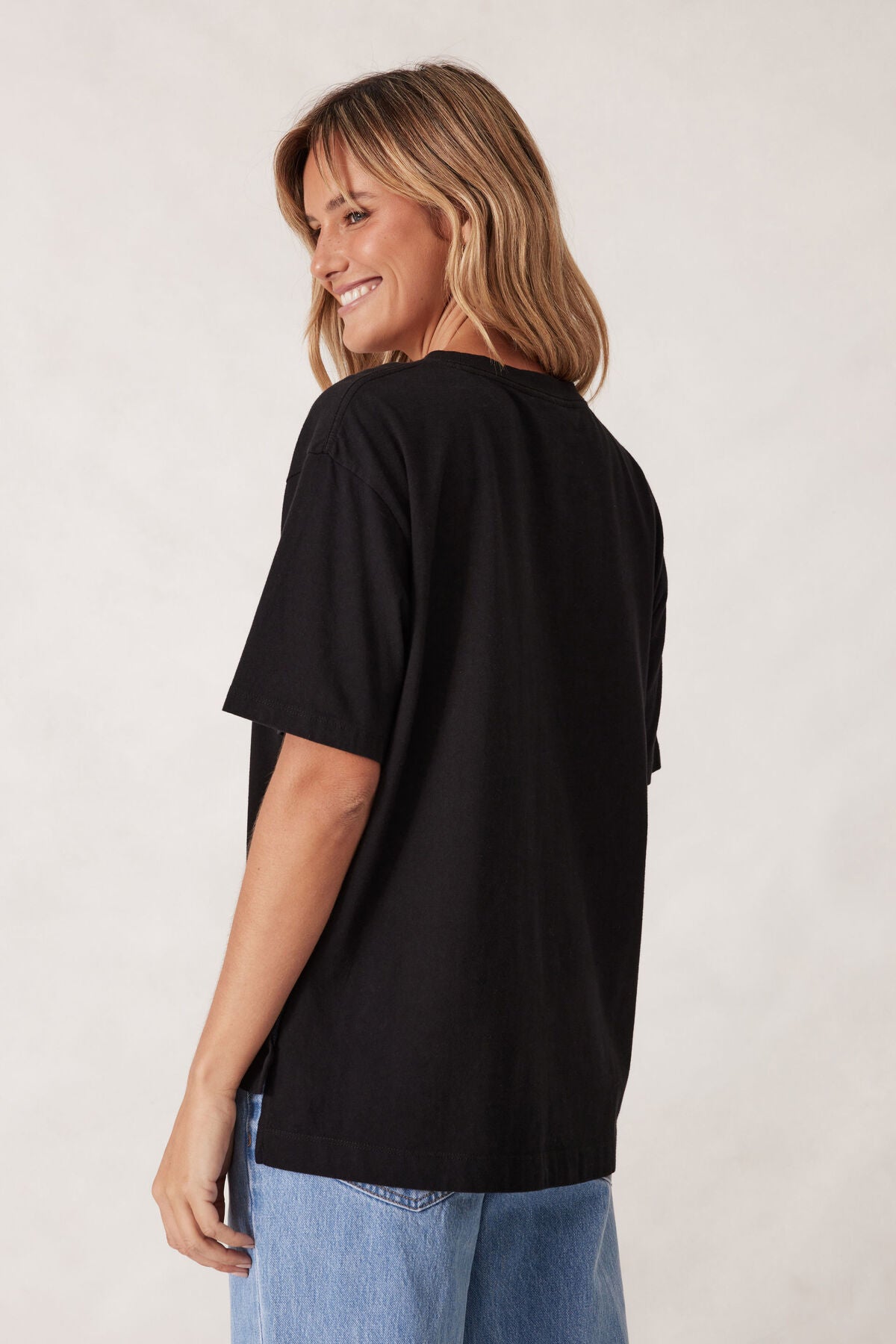 STEVIE SLOUCHY SPLIT HEM TEE/BLACK
