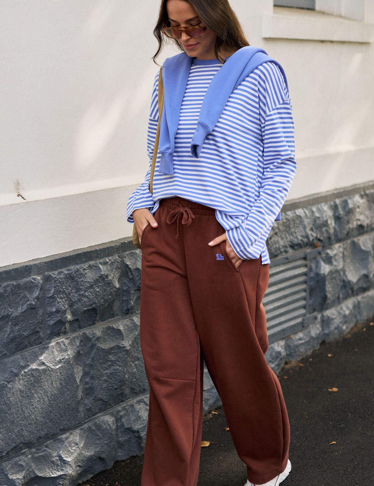 1401279-22-2.jpg