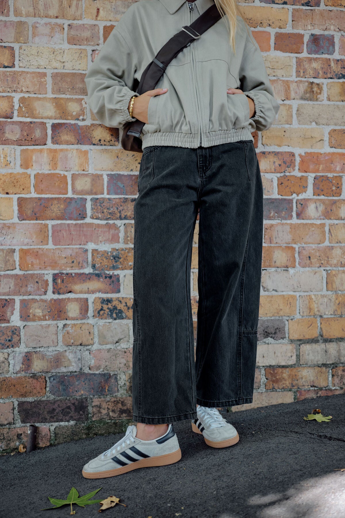 Demi Barrel Jean Faded Black