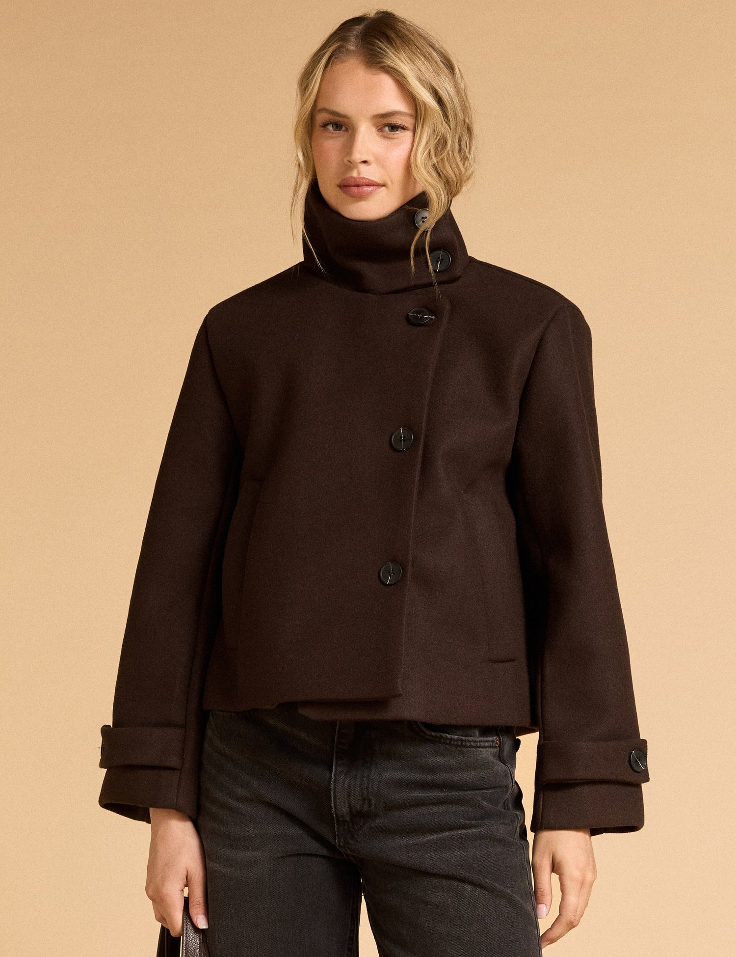 26019_SHORT_FUNNEL_NECK_JACKET_BROWN_FRONT_MVN_3698c8d2-0052-4a8d-9e1c-d2c18ed4dcdc.jpg