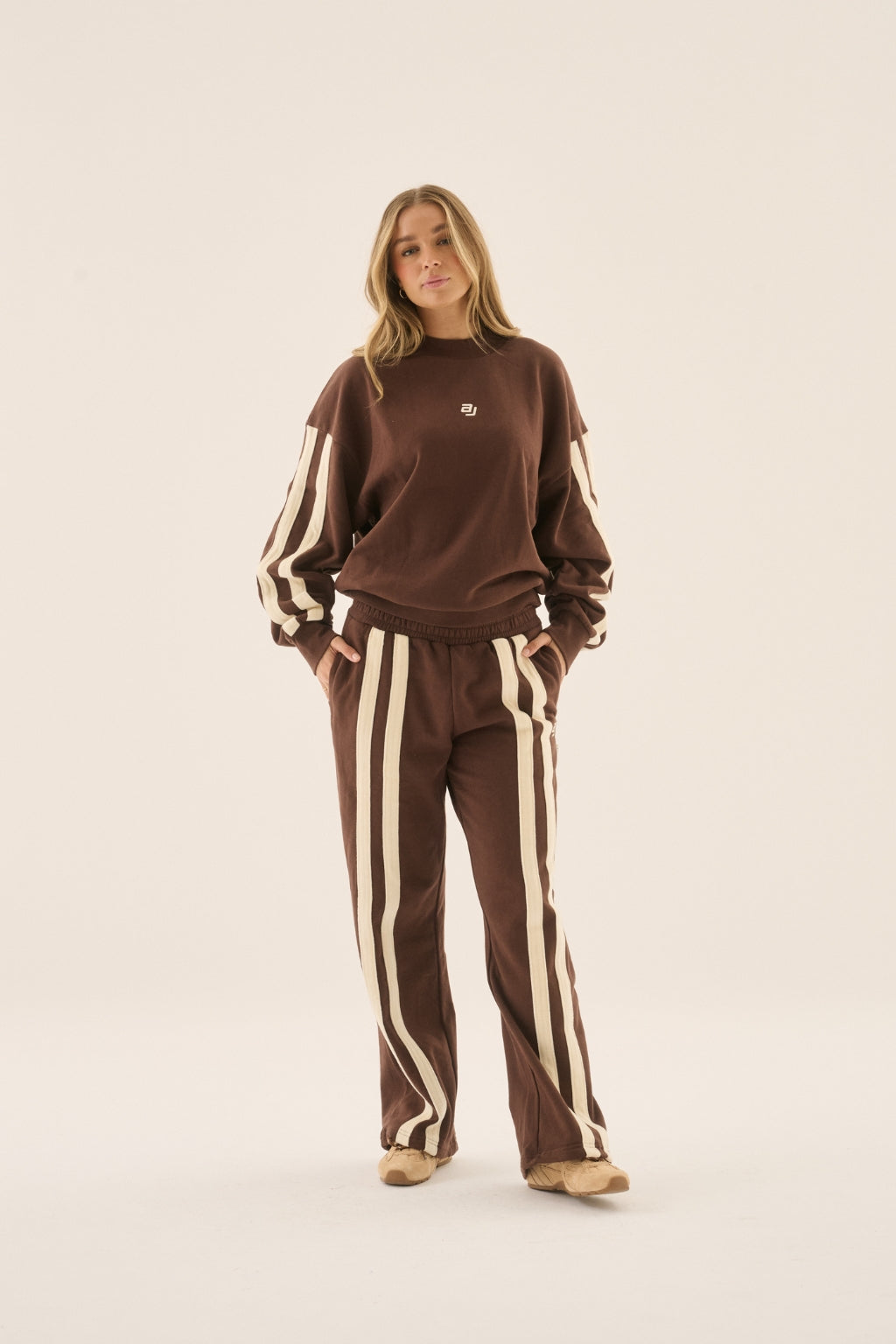 AJ Logo Sweatshirt Chicory Coffee