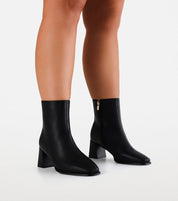 Alania Boots Black