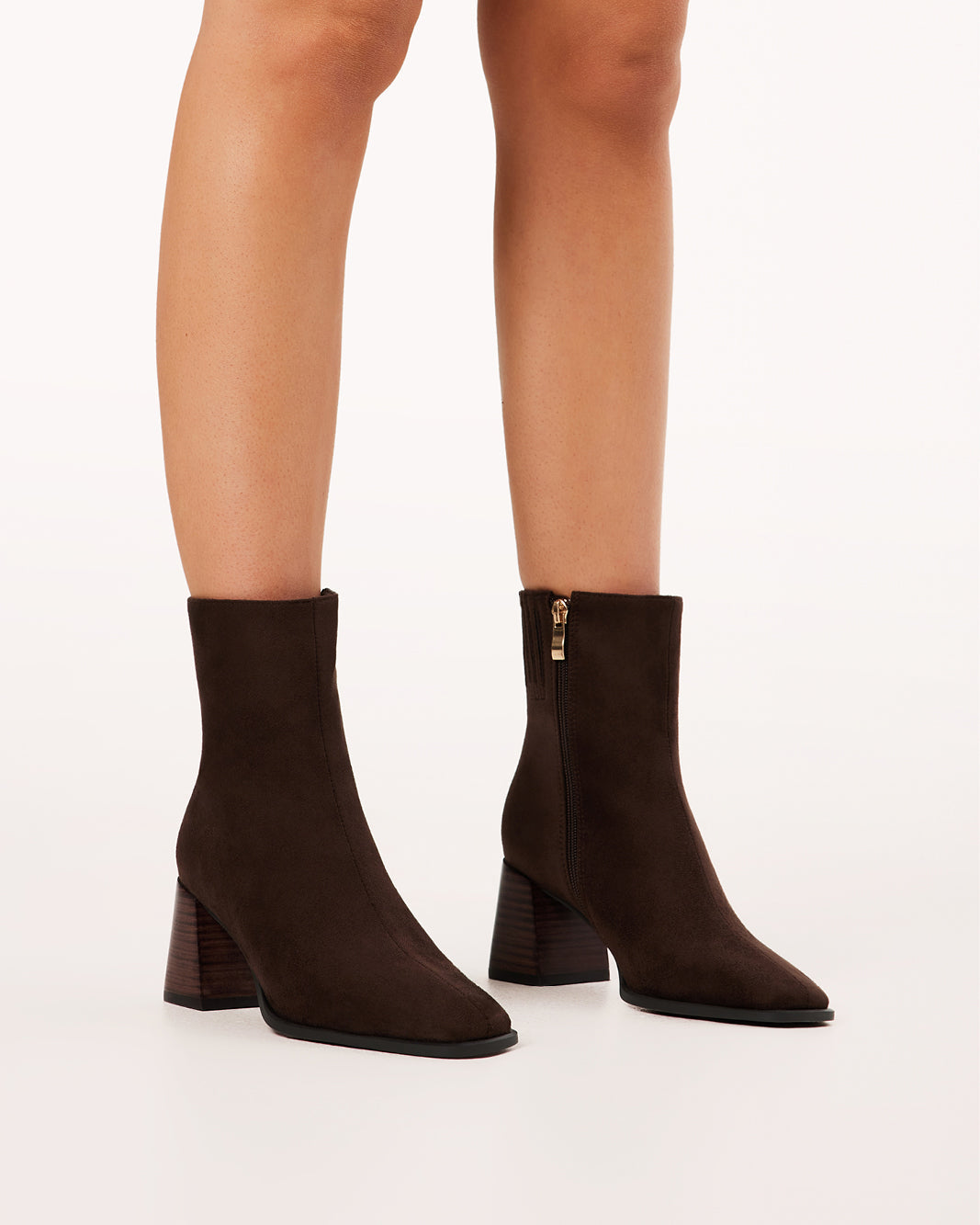ALANIA-DARKCACAOSUEDE_445cf019-9c9b-4028-80d1-2e67af48bdf4.jpg