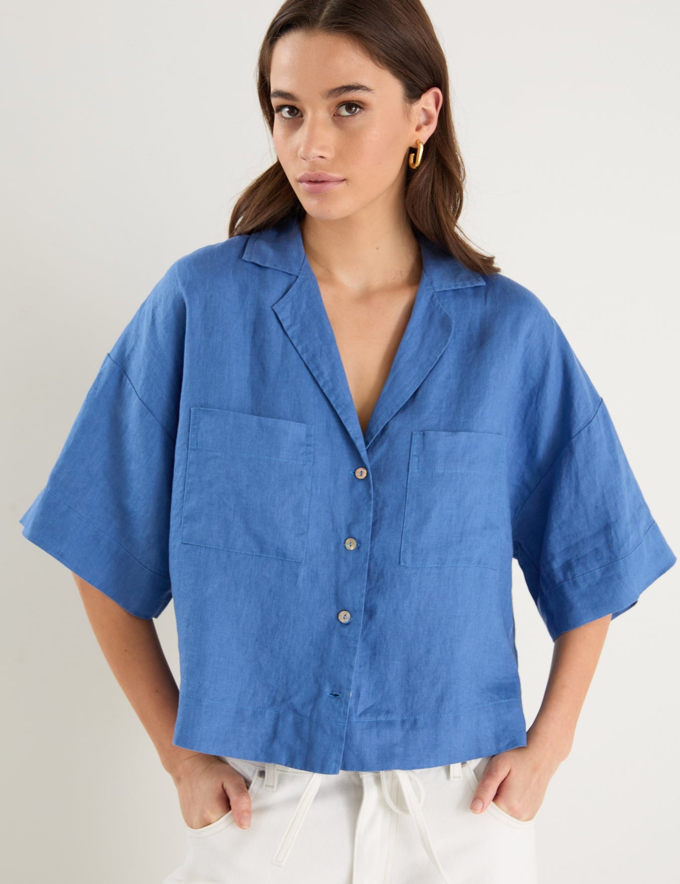 Meander-Cornflower-Blue-Shirt-_-Campus-Ecru-Jean12_1024x1024_2x_7be60429-a197-49e9-8364-61a68cde8b9b.jpg