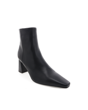 Parisa Black