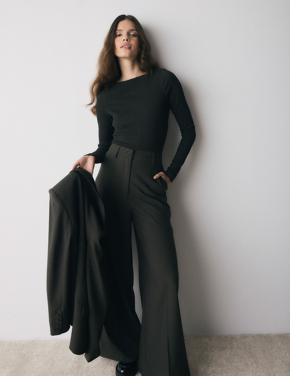 SYMMETRY_TROUSER_30876.6133_1000x_b2c95447-c7c9-4fba-a0c7-e50cb0a1cf15.jpg