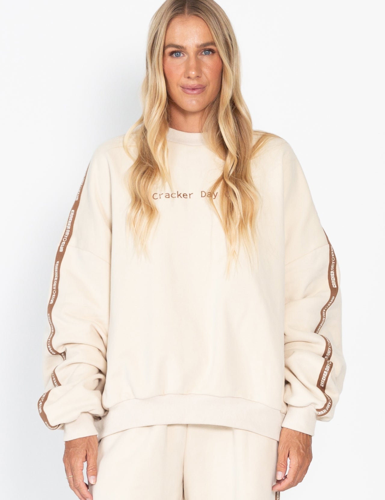 cloud-racer_sweater_latte_aaa.jpg