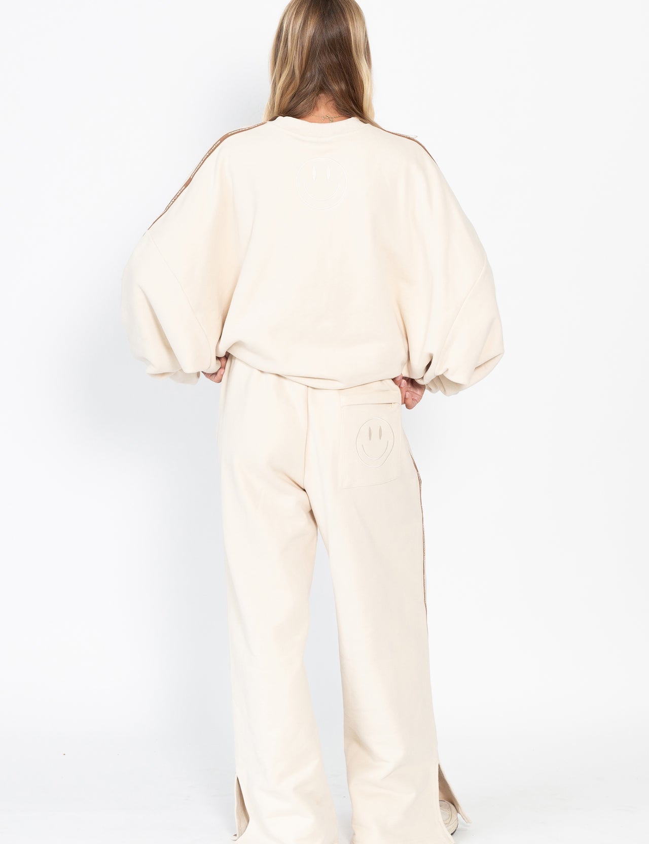 cloud-racer_sweatpants_latte_a.jpg
