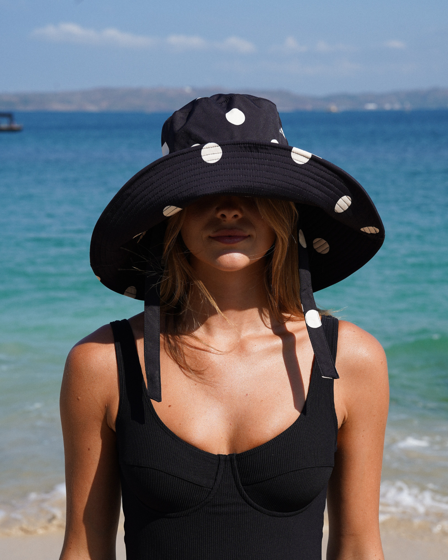 noir-dot-sun-hat-black-polkadot-1.png